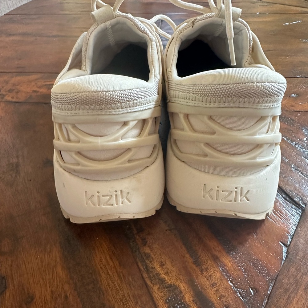 Kizik women’s hands free shoes